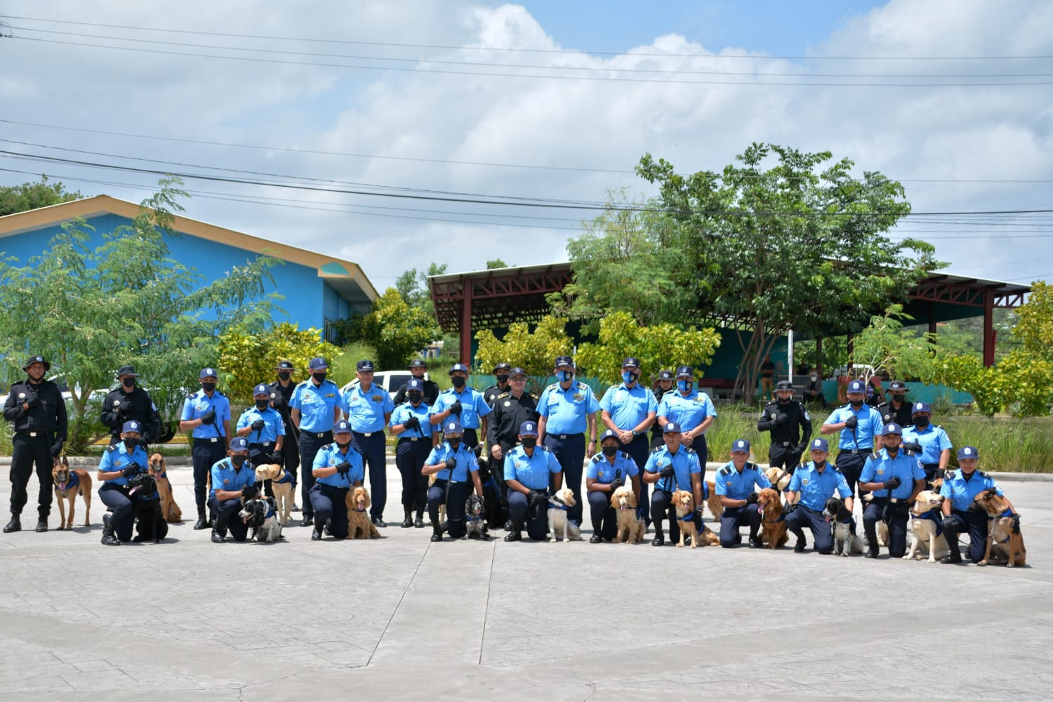 Policía Nicaragüense cuenta con 25 nuevos especialista en técnica canina