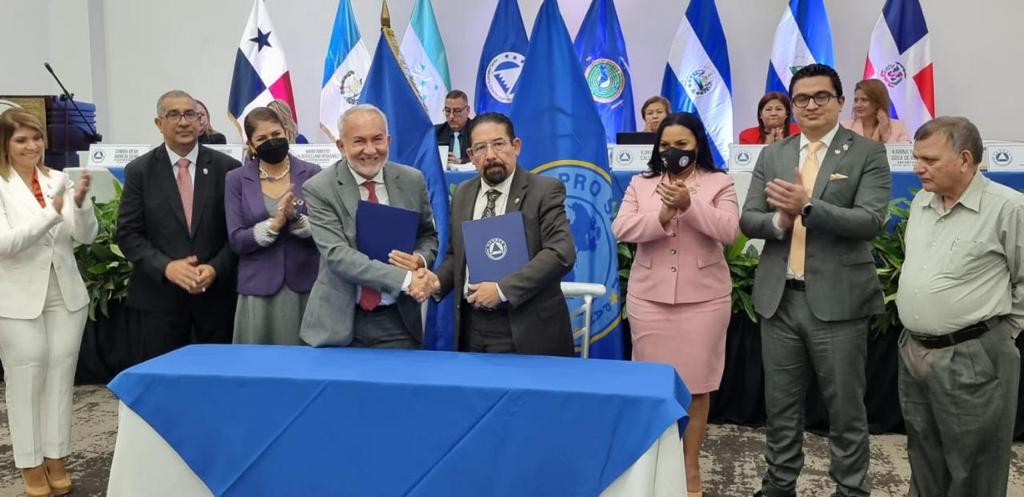 PARLACEN y OPS/OMS firman convenio marco