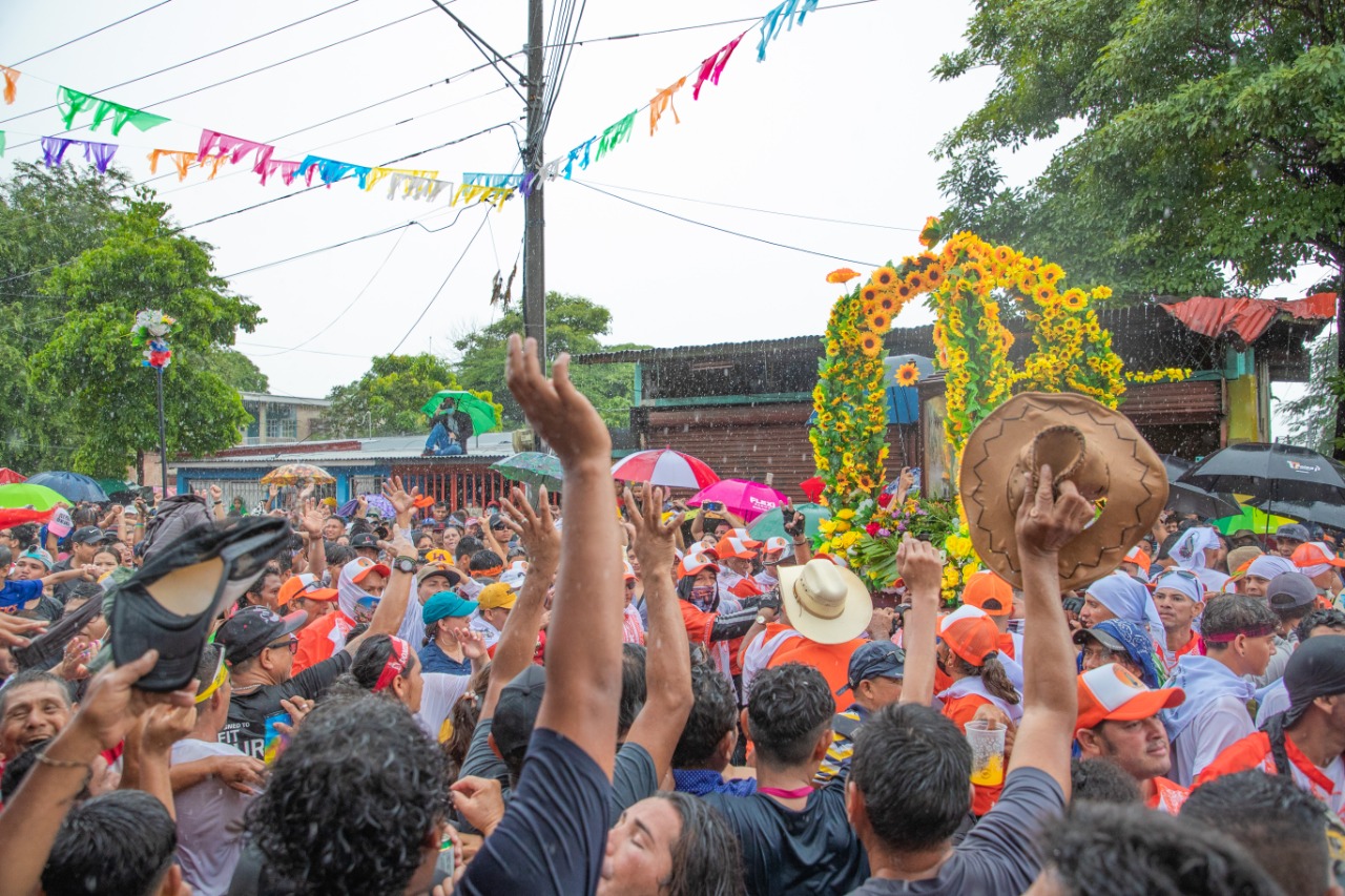 Santo Domingo de abajo hace su tradicional recorrido por barrios de Managua