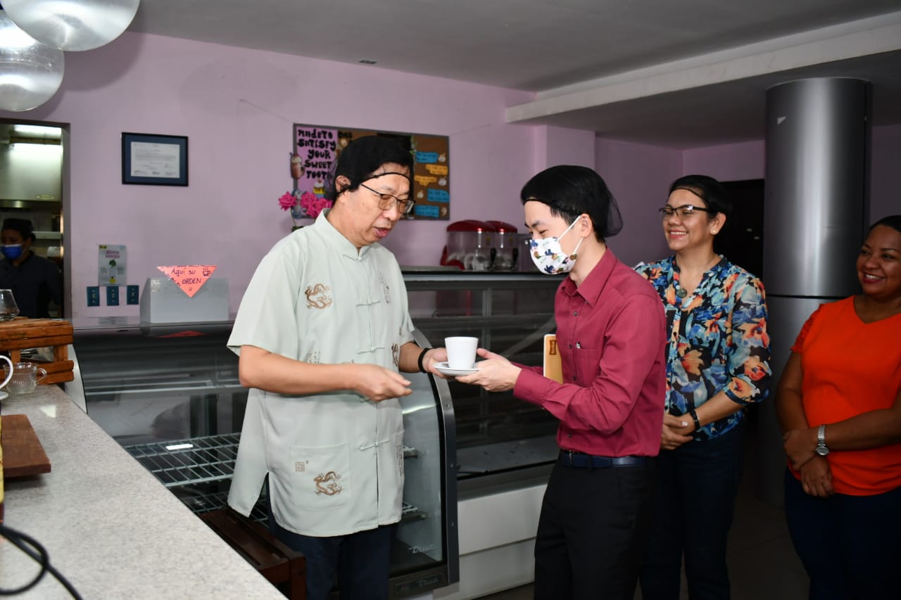 Embajador de China en Nicaragua realiza visita el Centro Tecnológico de Hotelería y Turismo