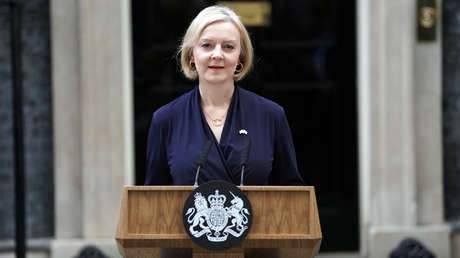 Renuncia Primera ministra británica con tan solo 44 días después de su nombramiento