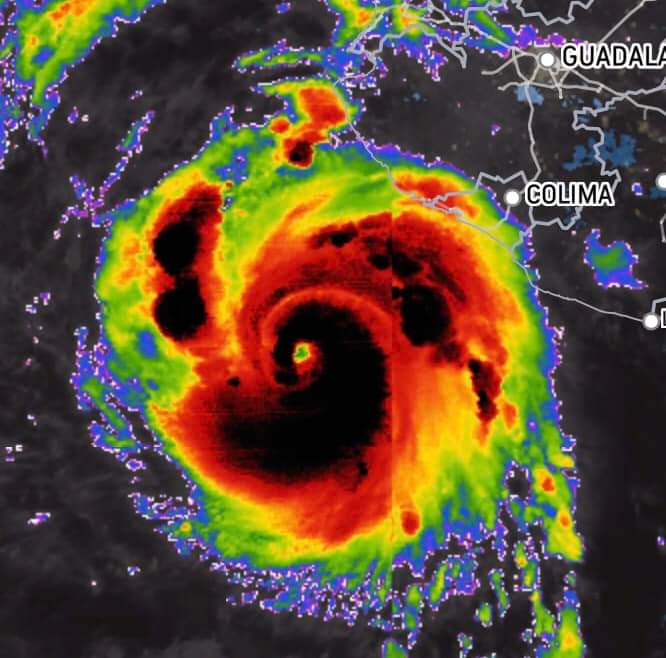 Poderoso huracán se acerca a las costas de México