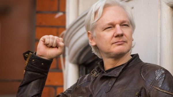 Convocan a cadena humana por libertad de Assange en Reino Unido