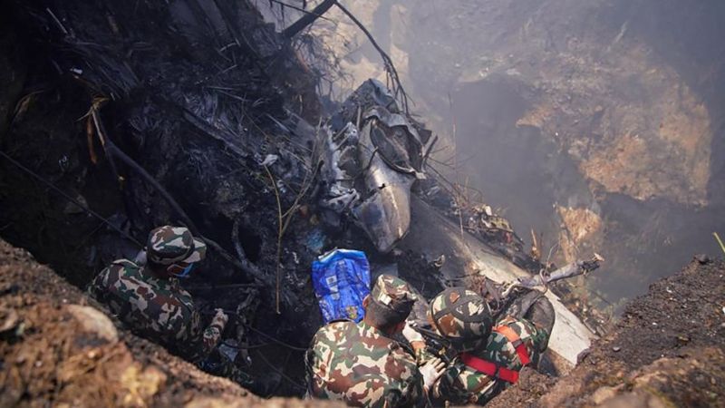 68 personas, mueren en la caída de un avión en Nepal