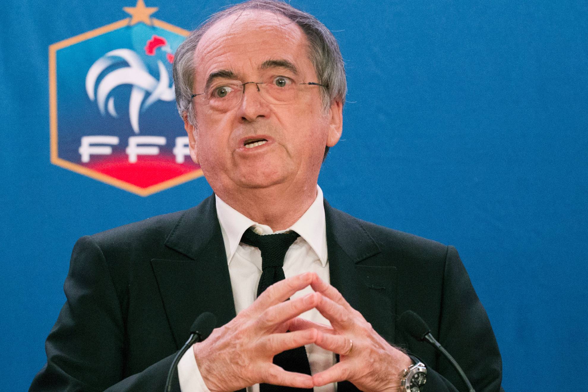 Presidente de la Federación Francesa de Fútbol se disculpa con Zidane