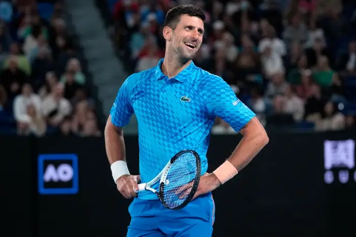 Novak Djokovic avanza a tercera ronda del Australian Open