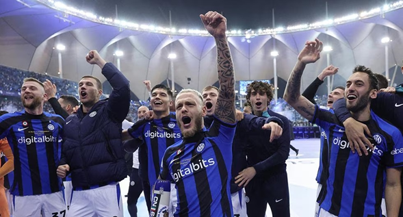 Jugadores del Inter celebran