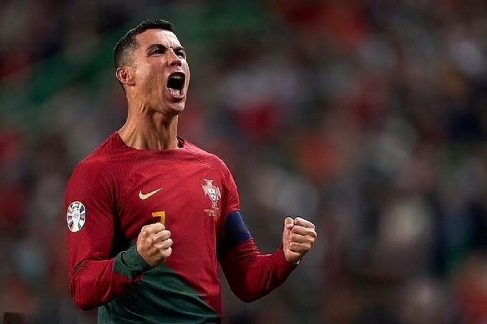 Doblete de Cristiano en su regreso a la titularidad con Portugal