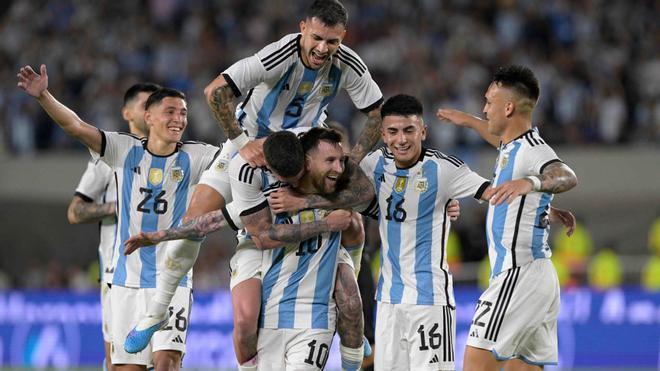 Messi lidera a la Argentina en su primer juego como campeones del mundo