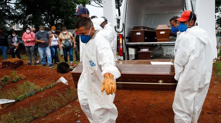 Más de 700 mil muertos por Covid-19 en Brasil