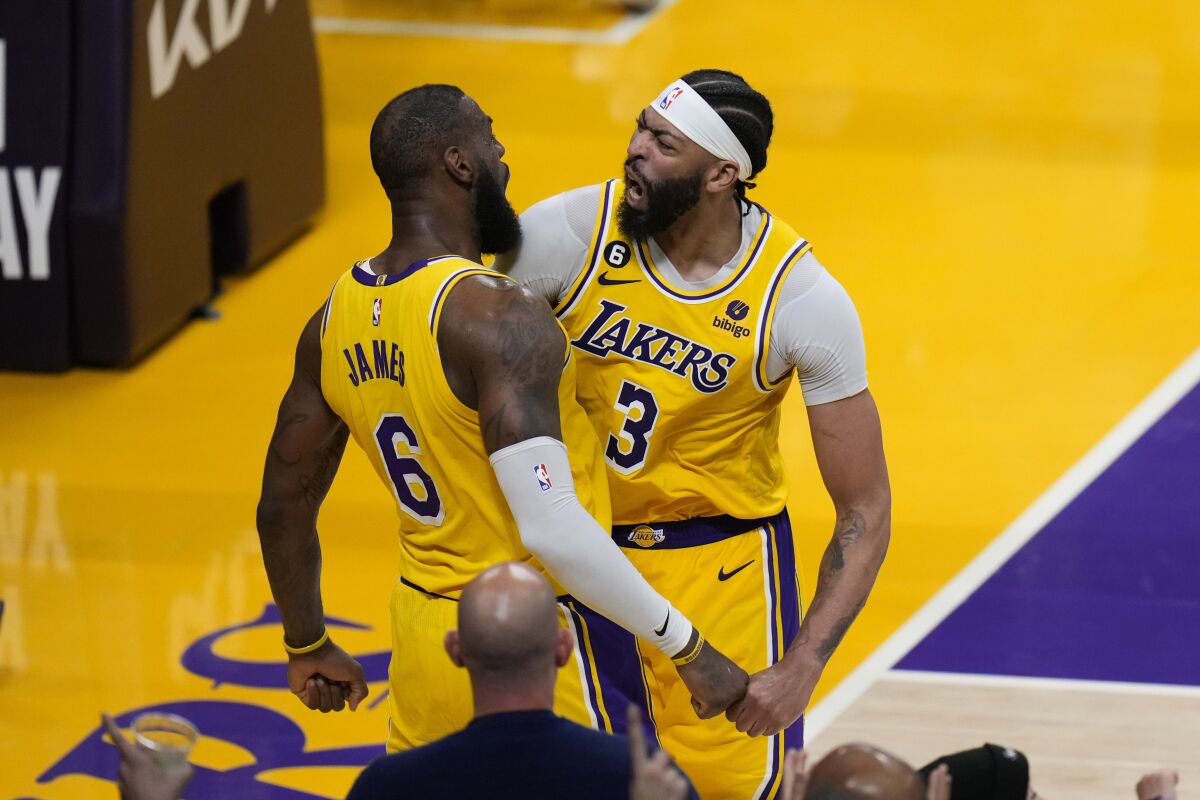 Lakers invade San Francisco y vence a los Golden State