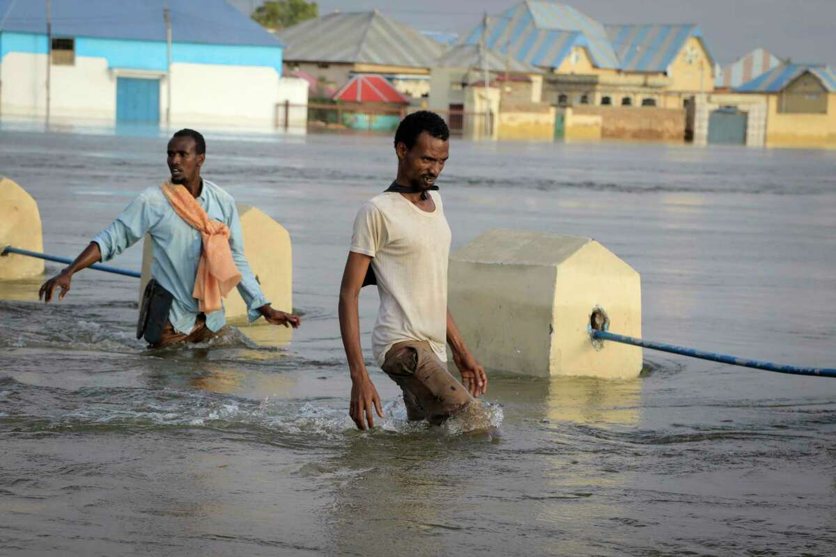 Damnificados y posible brote de cólera deja las inundaciones en Somalia