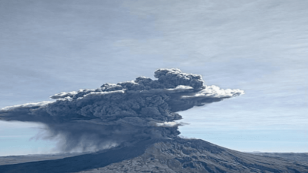 Nuevo episodio eruptivo del Volcán Ubinas sacude el territorio peruano