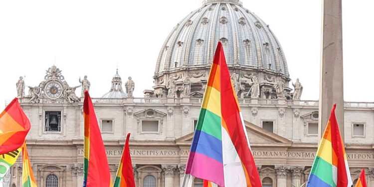 Vaticano autorizó a Gays y trans a ser padrinos en bodas y bautismos