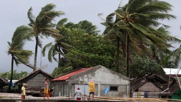 Evacuan a más de 11.700 personas por tormenta en Filipinas