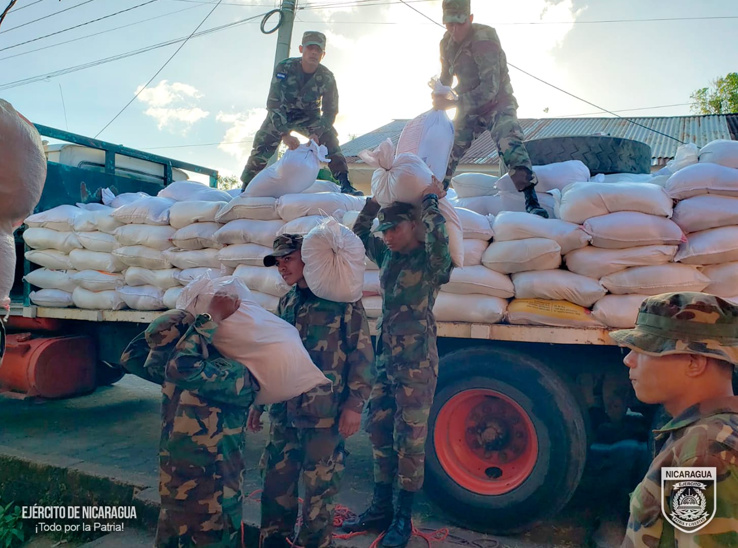 Ejército de Nicaragua Brinda Ayuda Humanitaria a Familias en Emergencia Social en Río San Juan