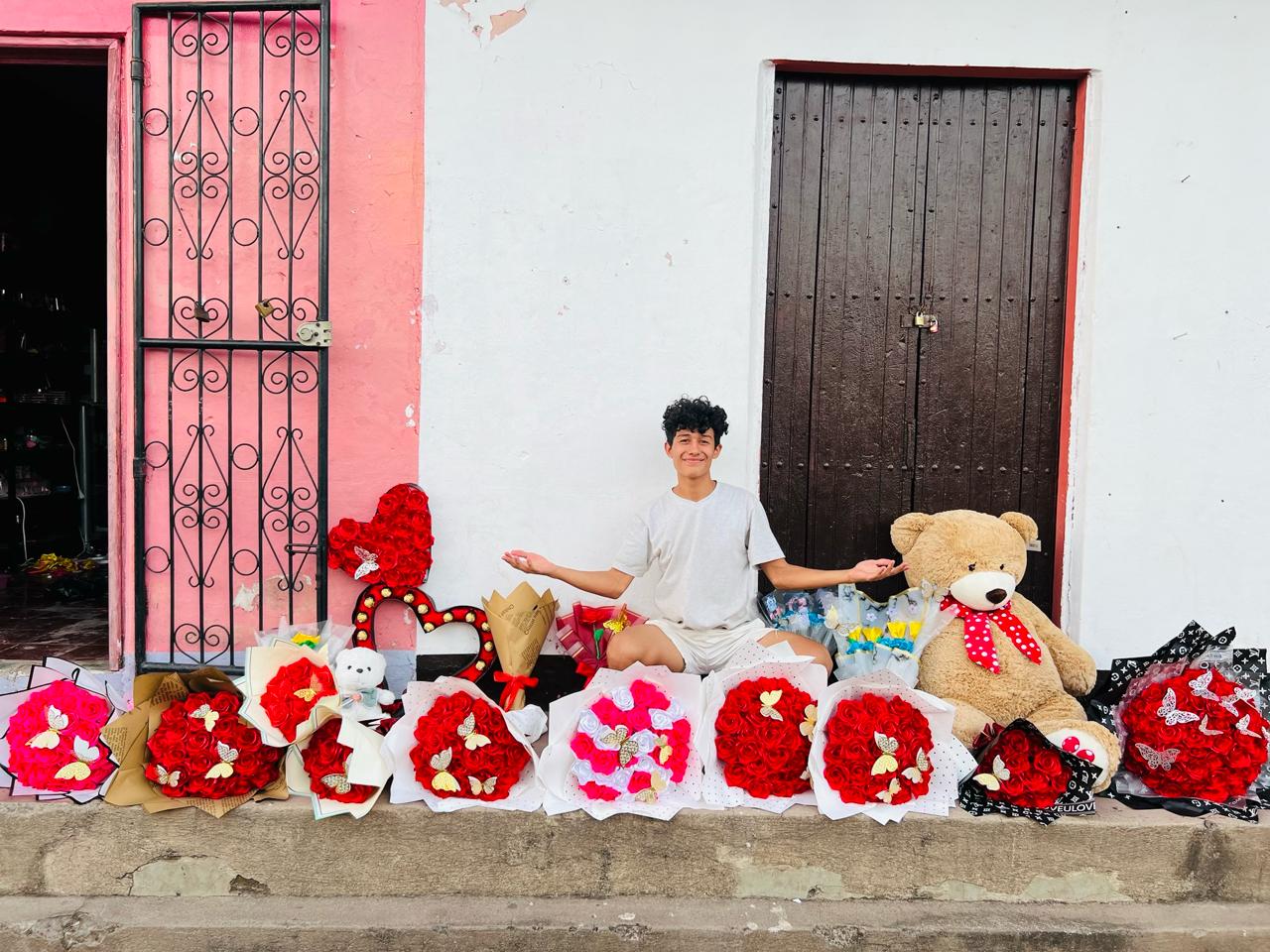 ¡Floreciendo a los 17! Joven Nicaragüense Conquista el Mundo de la Floristería con Éxito
