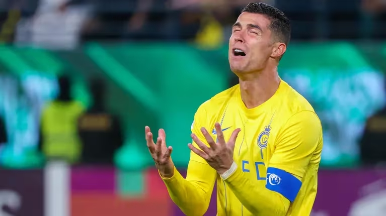 Los pies de Cristiano Ronaldo desatan controversia en las redes sociales