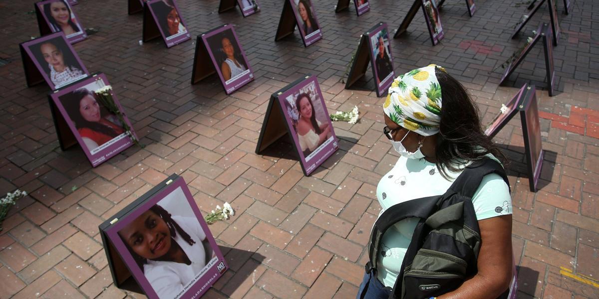 Muestran cifras de mujeres asesinadas a diario en México