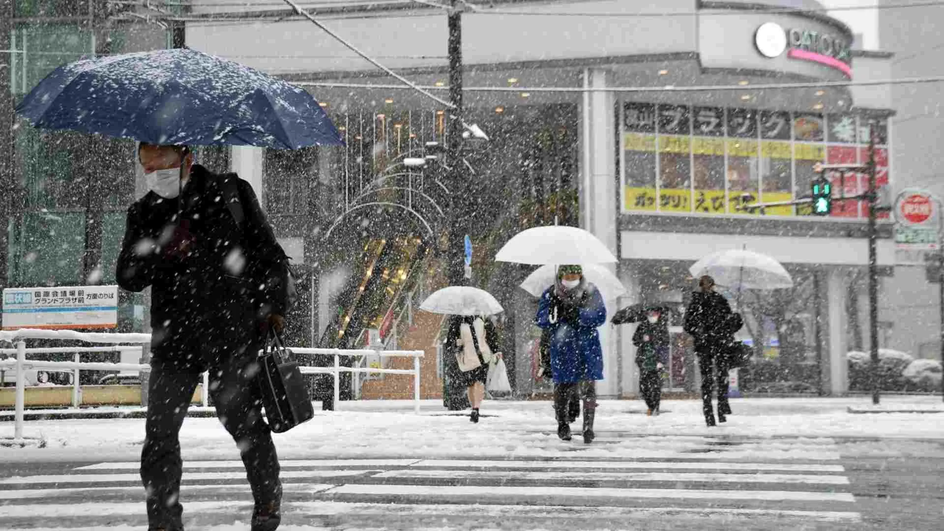 Intensas nevadas afectan a Japón